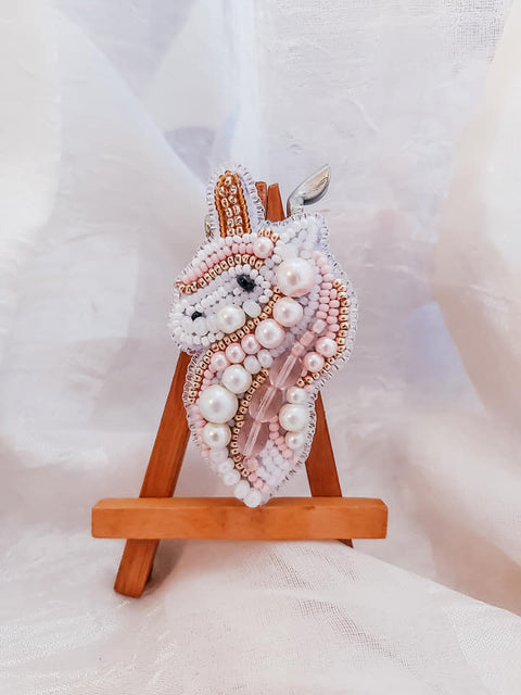 Siuvinėjimo karoliukais rinkinys segės kūrimui Crystal Art „Vienaragis“