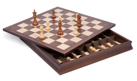 Šachmatai mediniai rudos ir šviesios spalvos, stalinis 40×40 cm rinkinys su ištraukiama dėže ir susidėliotomis figūromis midgame