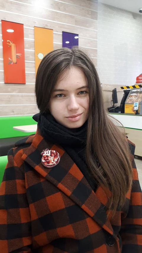 Karoliukų siuvinėjimo rinkinys brošei „Granatas“