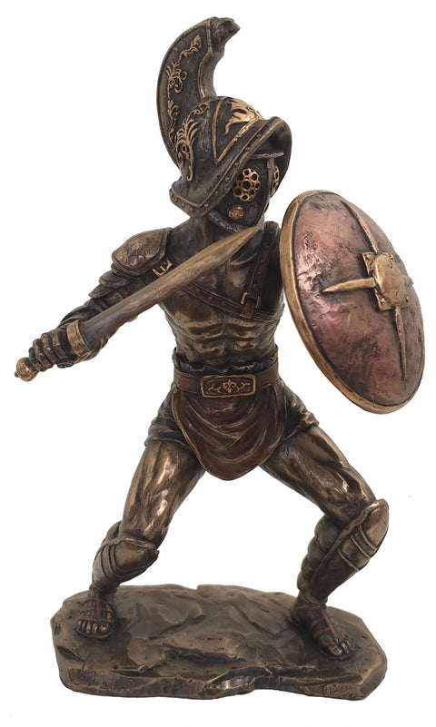 Gladiatoriaus statulėlė bronzinė, puolimo poza su kardu ir skydą laikančia ranka, ant dekoratyvaus pagrindo