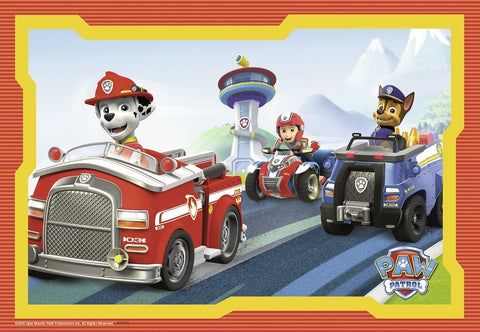 PAW Patrol dėlionė su Maršalo raudonu gaisriniu automobiliu, Čeiso patruliniu visureigiu ir Ryderio keturračiu, dinamiškas kampinis kompozicijos variantas