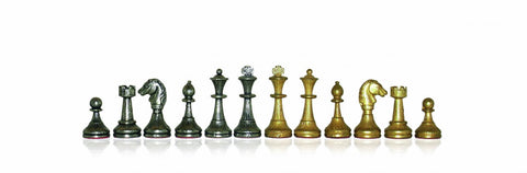 Auksu ir sidabru dengtos metalinės šachmatų figūros. Aukštis 4,8cm., diametras: 1,9cm.