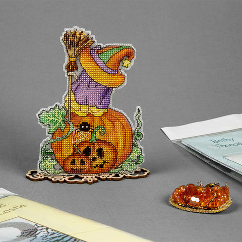 Siuvinėjimo kryželiu rinkinys „Happy Halloween“ Crystal Art, 12×14 cm