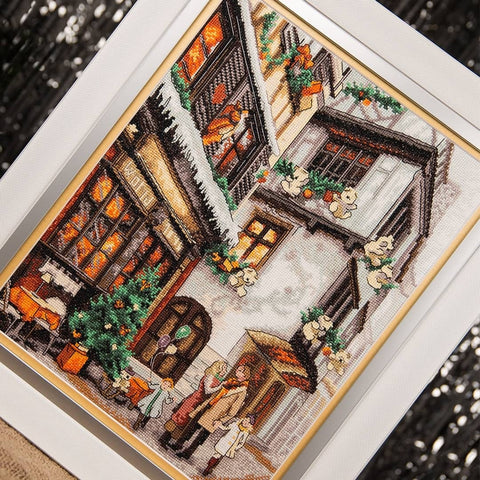 Siuvinėjimo kryželiu rinkinys „Dovanų beieškant“, 26×33,5 cm, 32 spalvos