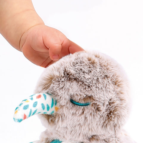 LUDI pliušinis pingvinas su veidrodėliu ir karoliukų žiedu, 30 cm – nuo 0 mėn.