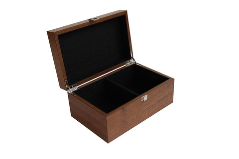 Medinė dovanų dėžutė su atverčiamu dangčiu ir dviem skyriais, riešuto atspalvio mediena ir juodas veliūras viduje