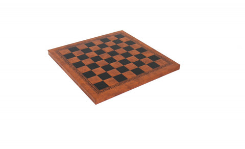 Šachmatų lenta ruda su juodais laukeliais ir dekoratyviu rėmu, dirbtinės odos apdaila, pasvirusi iš viršaus