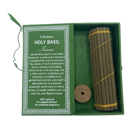 Smilkalai Holy Basil, žaliame atidarytame dėkle – rinkinys su susietomis lazdelėmis ir mediniu laikikliu
