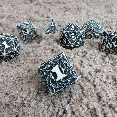 Drakopolio Blackfang smėlio kauliukų rinkinys RPG/stalo žaidimams, 7 vnt.