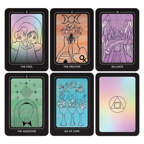 Tarot kortos 6 dalių rinkinys su pastelinių atspalvių iliustracijomis ir juodais rėmeliais, parodytos kelių kortų priekis ir nugarėlė