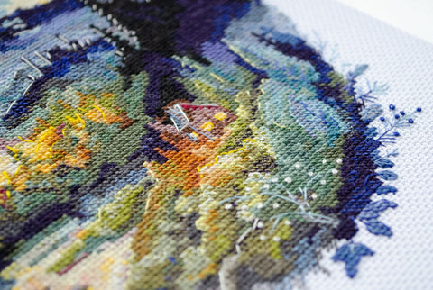 Siuvinėjimo kryželiu rinkinys „Virš pasaulio“ su karoliukais, 23×23 cm 18 ct
