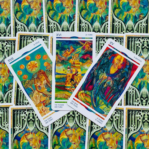 Tarot kortos spalvingas trijų didžiųjų arkana derinys — Žvaigždė, Bokštas ir Velnis ant ornamentuoto nugarėlių fono