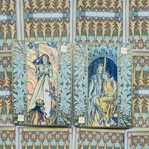 Tarot kortos Art Nouveau komplektas su dekoratyviais viršeliais (kortos Nr.24 ir Nr.23), žalsvai‑gelsvi atspalviai, vertikalus išdėstymas
