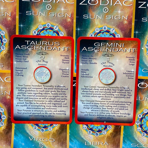 Ascendant kortelės: Taurus (raudonas rėmas) ir Gemini variantai ant žvaigždėto kosminio fono, aiškūs asmenybės aprašymai pirkimo puslapyje