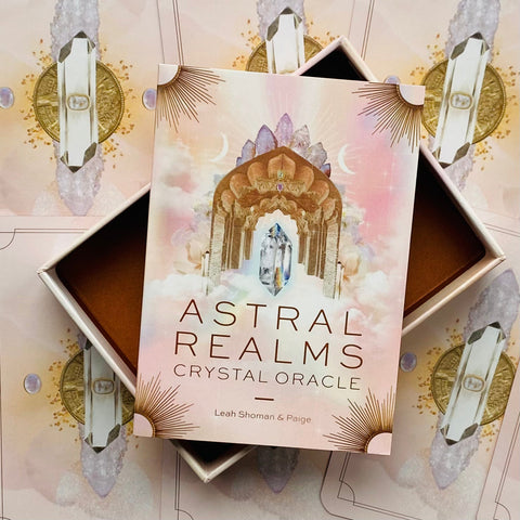 Astral Realms Crystal Oracle kortos