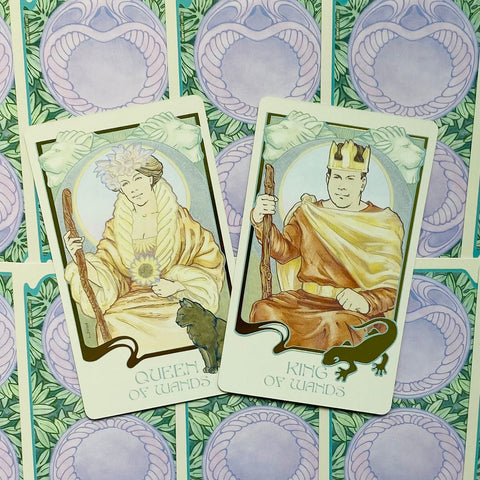 Ethereal Visions: Illuminated Tarot kortos