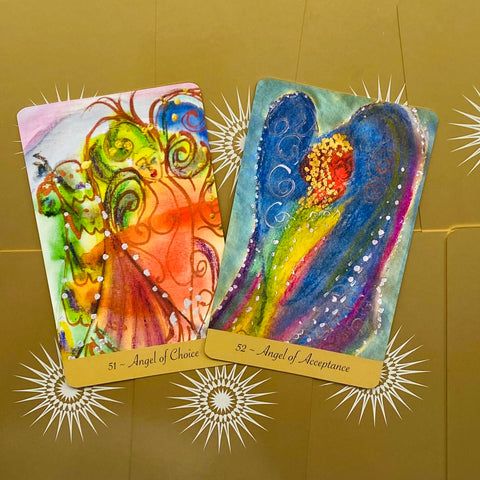 Angelų kortos akvareliniuose piešiniuose, dvi variantos — "Angel of Choice" oranžinė ir "Angel of Acceptance" mėlyna ant aukso fono