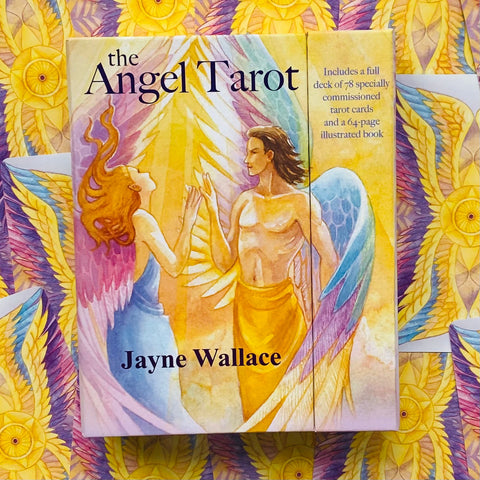 Angel Tarot kortų rinkinys Jayne Wallace – uždara dėžutė su pastelinių geltonų ir violetinių sparnų iliustracija