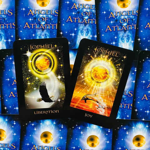 angelų kortos Angels of Atlantis komplektas, dvi atverstos Jophiel kortos su geltonais saulės ir erelio motyvais