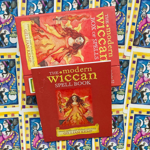 The modern wiccan box of spells cards burtų kortos