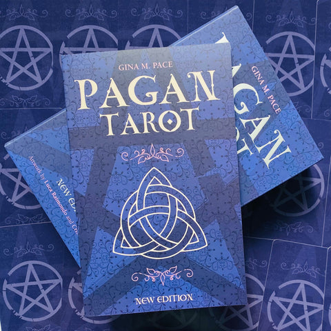 Pagan Tarot kortos ir knyga