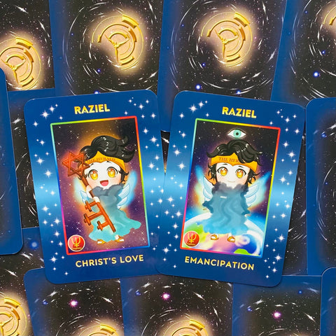 Tarot kortos Raziel, dvi mėlynos iliustruotos kortos (Christ's Love ir Emancipation) su chibi angeliškais personažais, priekinių kortų pora