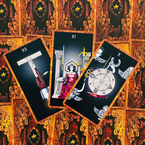 Dancing In The Dark Tarot Kortos