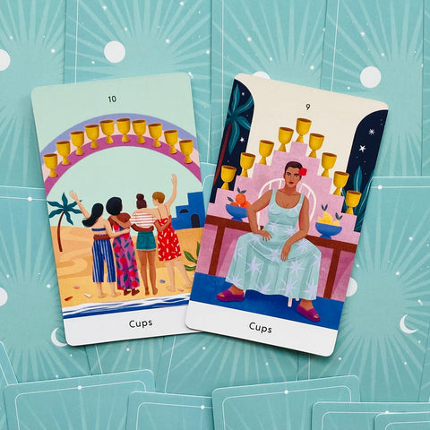 Tarot kortos – pora spalvingų Taurių (10 ir 9) kortų su moterų iliustracijomis ant turkio nugarėlių