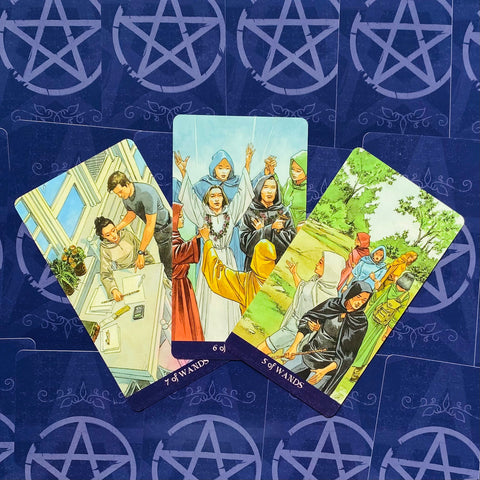 Pagan Tarot kortos ir knyga