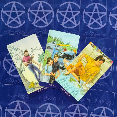 Pagan Tarot kortos ir knyga