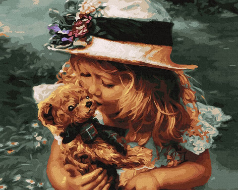 Drobė – šiltų sepijos atspalvių motyvas: mažos mergaitės bučinys meškiukui, matoma tekstūruota dažų faktūra ir dekoratyvinis rėmas