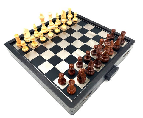 Medinis šachmatų rinkinys 33x33 su metaline lenta, dėžute, karalius 8 cm