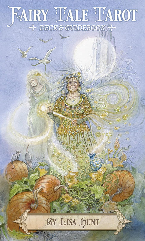 Fairy Tale Tarot kortų rinkinys Lisa Hunt viršelis su šviesiai mėlynomis ir auksinėmis iliustracijomis bei moliūgais