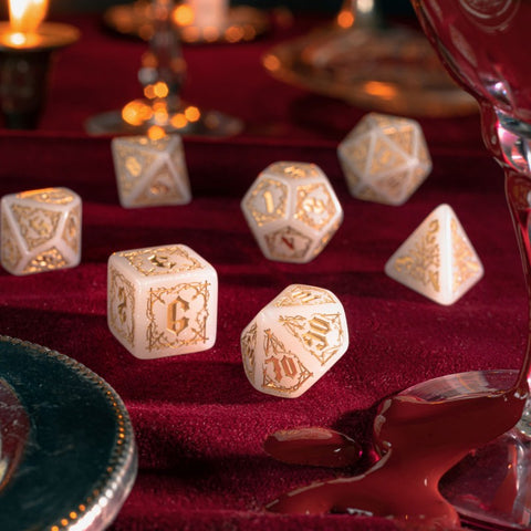 Vampyriškas „Bloodsucker“ RPG kauliukų rinkinys, 7 vnt, balti su auksu