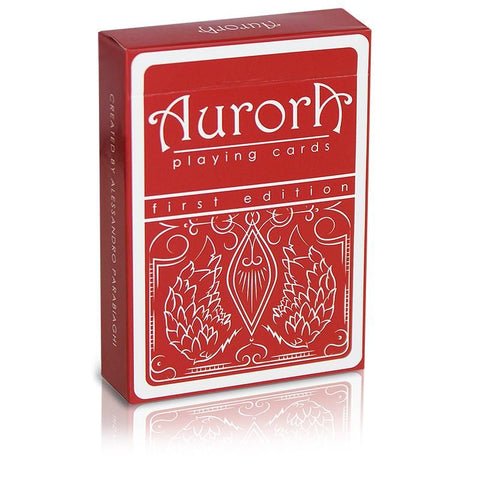 Kortų rinkinys Aurora, raudona pirmosios laidos dėžutė su baltais ornamentais, veidrodinis atspindys ir priekis kampu