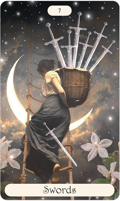 tarot korta Septyni kardai, iliustracija su moterimi laipiojančia kopėčiomis ir krepšiu pilnais kardų, tamsi naktinė paletė
