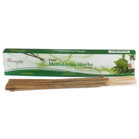 Smilkalai Aromatika Himalayan Herbs natural dėžutėje su ilgomis rudos dervos lazdelėmis išdėstytomis priešais pakuotę