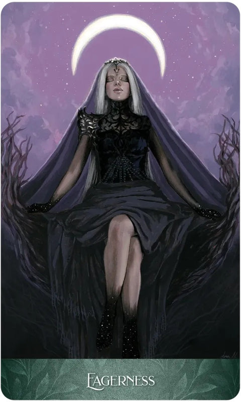 Tarot korta Fagerness, vertikalus art print su violetine mėnule virš sėdinčios moters juodoje suknią dėvinčios, talpiai skirtas sienai