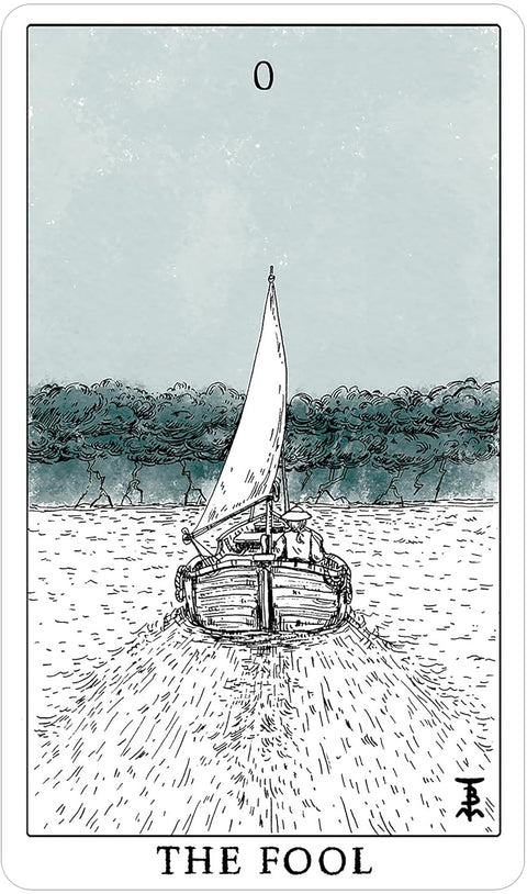 Tarot korta Kvailys 0 — minimalistinė juodai mėlyna iliustracija, valtis plaukia link kranto ir debesų fronto