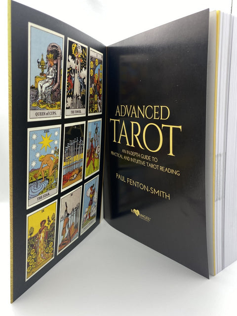 tarot knyga atversta, juodas blizgus viršelis su aukso užrašu Advanced Tarot ir spalvotos kortų iliustracijos šone