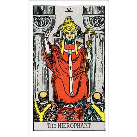 Tarot korta Hierophant, Rider‑Waite stiliaus pilnos kortos iliustracija su raudonu apsiaustu, auksine karūna ir priekiu