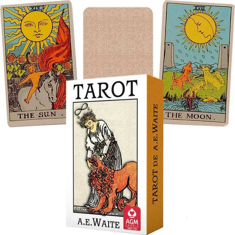 Tarot kortos A. E. Waite klasikinis rinkinys, dėžutė priekyje ir atverstos Saulė bei Mėnulis kortos