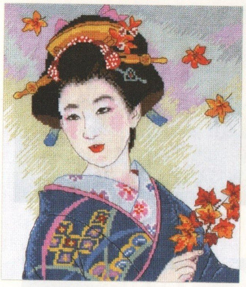 Siuvinėjimo rinkinys geiša, tamsiai mėlynos kimono portretas su ryškiomis oranžinėmis rudeninėmis gėlėmis