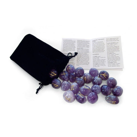Rūnų rinkinys iš ametisto – 25 violetinės akmeninės runos su auksuotais simboliais, juodas aksominis maišelis ir instrukcija