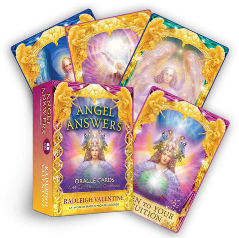Angel Answers kortos (Radleigh Valentine) rožinė ir auksinė dėžutė su atvertomis kortomis, angelas laiko švytintį rutulį