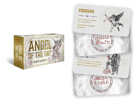 Angelų kortų rinkinys su baltai auksine Travis McHenry dėžute ir trimis pavyzdinėmis kortomis, rodančiomis sigilus ir trumpas žinutes