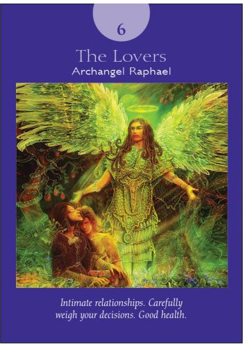 Tarot korta The Lovers — Arkangelas Raphaelis su žaliomis sparnais centre, prisiglaudusi pora, violetinė rėmelis, numeris 6