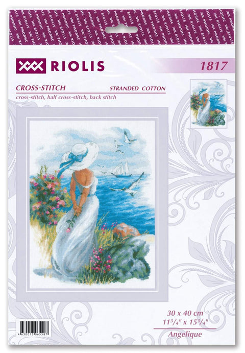 Siuvinėjimo komplektas Riolis Angelique 30×40 cm — moteris su skrybėle prie jūros, mėlyno‑baltų tonų pavyzdys