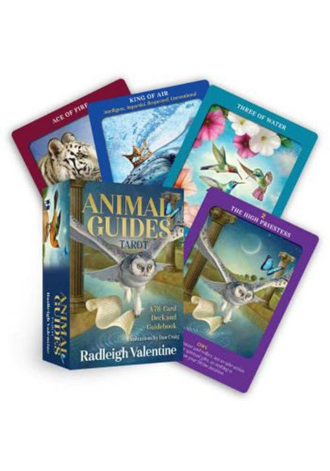 Tarot kortos Animal Guides Radleigh Valentine — mėlyna dėžutė su 78 kortų rinkinį atveriančiomis spalvingomis kortomis vėduoklėje