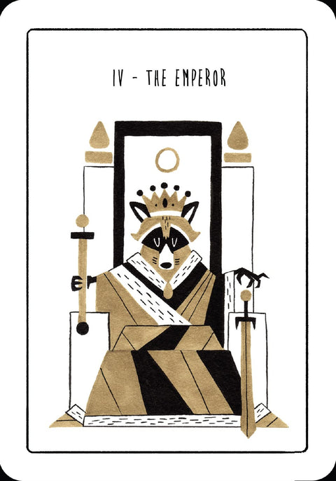 tarot korta The Emperor — aukso ir juodos iliustracinė versija su karūnuotu meškėnu sosto scenoje, vertikalus variantas